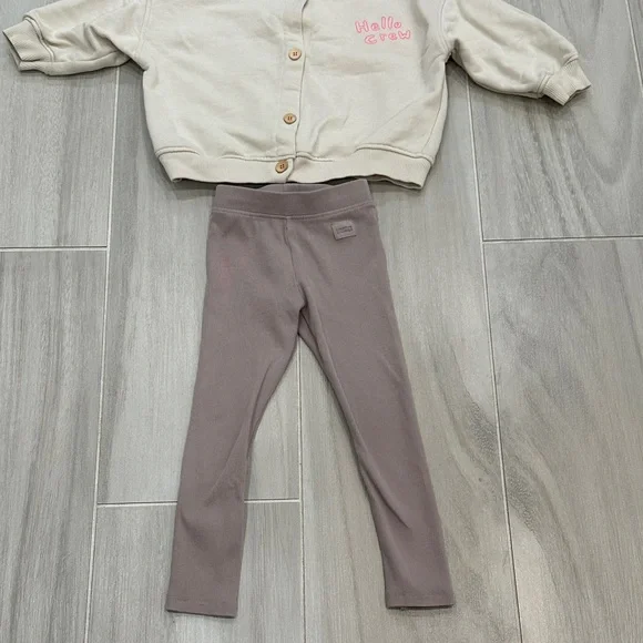 Zara 4T Kids Button Down Sweatshirt Beige and Beige Leggings Outfit - Picture 7 of 11